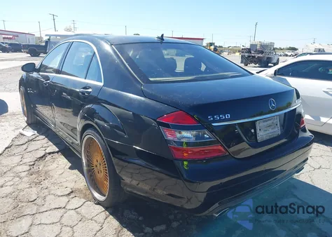 2008 Mercedes-Benz S 550 z USA, uszkodzony, nr VIN WDDNG71X78A229180